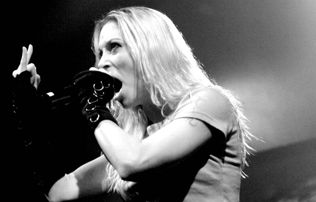 Arch Enemy και Angela Gossow ρίχνουν λάδι στη φωτιά με κοινό αινιγματικό teaser