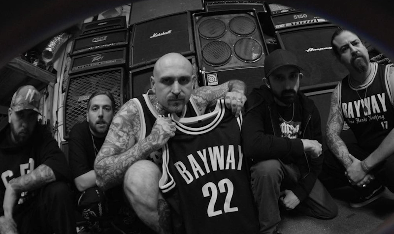 Οι Bayway τιμούν τη μνήμη του αδελφού του Jayway με το νέο video “Sea of Regret”