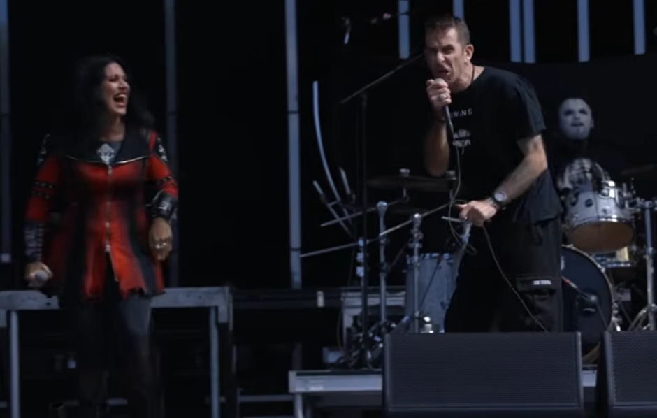 Lacuna Coil & Randy Blythe μαζί επί σκηνής στο νέο video του «Hosting The Shadow»
