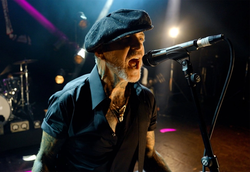 Ο Mike Ness μιλά για τη μάχη του με τον καρκίνο στο  mini-documentary για το νέο άλμπουμ των Social Distortion