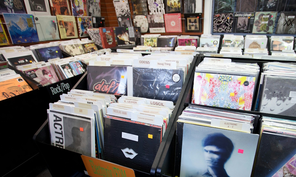 Δισκάδικα - Η εποχή που ανακαλύπταμε μουσική χωρίς αλγόριθμους