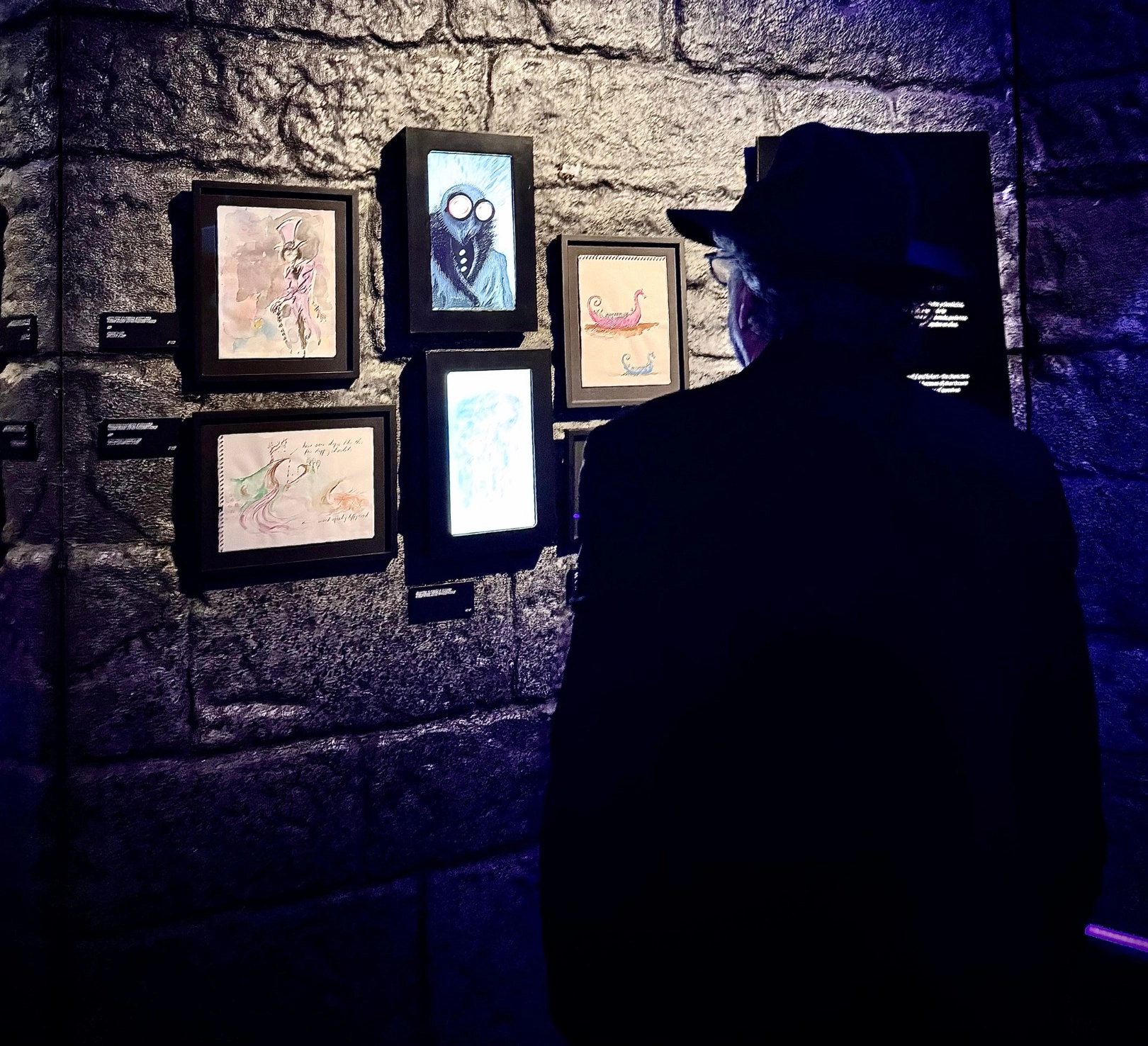 Tim Burton: Ο ποιητής του σκοτεινού που έντυσε το παράξενο με ροκ ψυχή